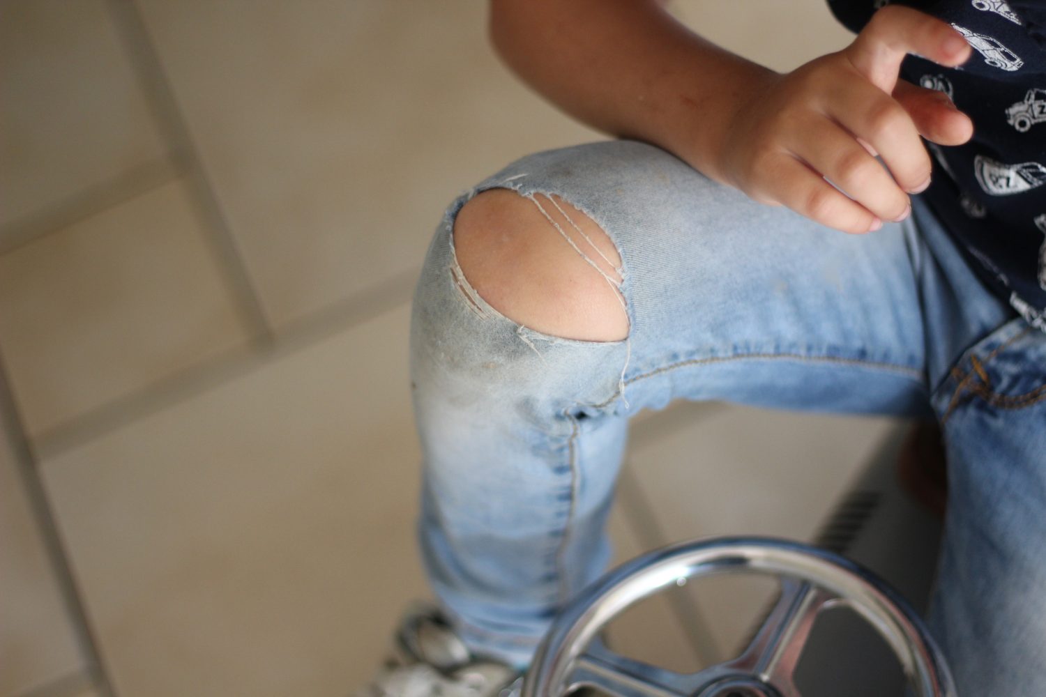 Het leed kapotte broeken (kapotte broek repareren) | Twinkelbella